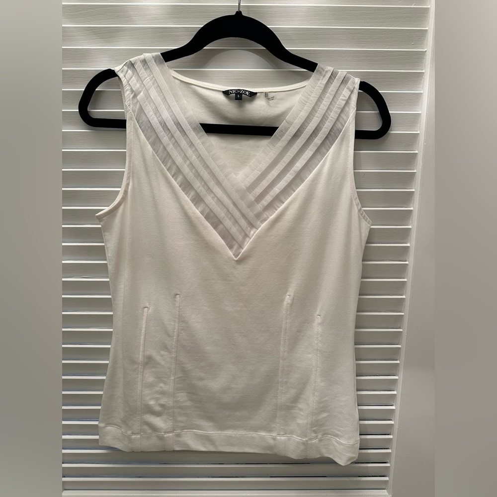 Nic + Zoe white v-neck tank top, size small